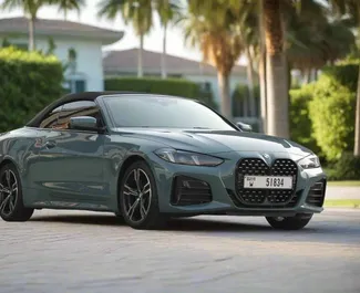 BMW 420i Cabrio 2025 在 在迪拜 可租赁，具有 250 km/day 里程限制。