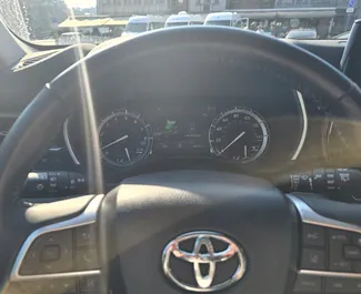 Toyota Highlander 2023 的 Petrol 3.5L 发动机，在 在第比利斯 出租。