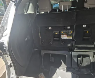 Toyota Sienna 内饰，在格鲁吉亚 出租。一辆优秀的 8 座位车，配备 Automatic 变速箱。