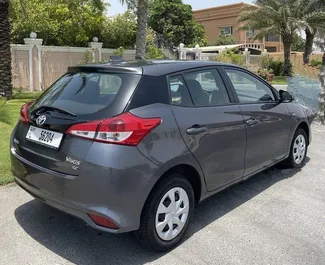 租车 Toyota Yaris #14762 Automatic 在 在迪拜，配备 1.5L 发动机 ➤ 来自 安德里 阿联酋。
