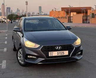 租车 Hyundai Accent #14763 Automatic 在 在迪拜，配备 1.6L 发动机 ➤ 来自 安德里 阿联酋。