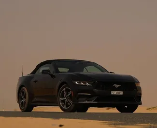 租赁 Ford Mustang Cabrio 的正面视图，在迪拜, 阿联酋 ✓ 汽车编号 #12350。✓ Automatic 变速箱 ✓ 0 评论。