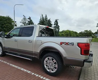 租赁 Ford F150 的正面视图，在明斯克, 白俄罗斯 ✓ 汽车编号 #15012。✓ Automatic 变速箱 ✓ 0 评论。