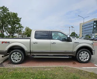 Ford F150 2020 的 Diesel 3.0L 发动机，在 在明斯克 出租。