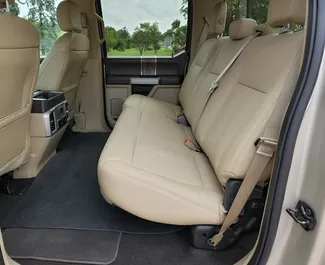 Ford F150 2020 搭载 All wheel drive 系统，在明斯克 可用。