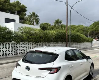 Toyota Corolla 2020 的 Hybrid 1.8L 发动机，在 在巴塞罗那 出租。