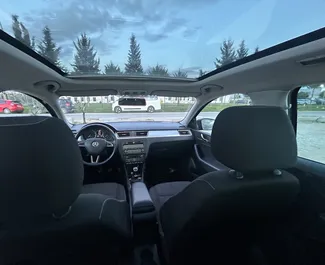 在 在阿尔巴尼亚 租赁 Skoda Rapid Spaceback 2016 汽车，特点包括 ✓ 使用 Petrol 燃料和 98 马力 ➤ 起价 20 EUR 每天。
