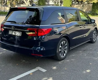 在 在亚美尼亚 租赁 Honda Odyssey 2023 汽车，特点包括 ✓ 使用 Petrol 燃料和 280 马力 ➤ 起价 100 USD 每天。