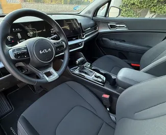 Kia Sportage 2025 在 在阿利坎特 可租赁，具有 250 km/day 里程限制。