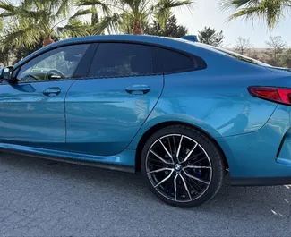 BMW 218i 租赁。在 在西班牙 出租的 舒适性 汽车 ✓ Deposit of 500 EUR ✓ 提供 TPL 保险选项。