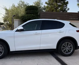 Alfa Romeo Stelvio Quadrifoglio 2020 在 在阿利坎特 可租赁，具有 250 km/day 里程限制。
