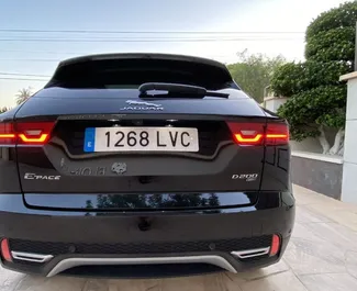 在 在西班牙 租赁 Jaguar F-PACE 2022 汽车，特点包括 ✓ 使用 Diesel 燃料和 205 马力 ➤ 起价 100 EUR 每天。