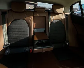 在 在白俄罗斯 租赁 Alfa Romeo Stelvio Quadrifoglio 2018 汽车，特点包括 ✓ 使用 Diesel 燃料和 180 马力 ➤ 起价 69 USD 每天。