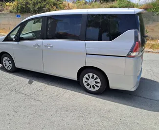 Nissan Serena 2022 在 在利马索尔 可租赁，具有 unlimited 里程限制。
