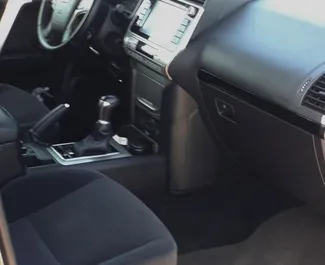 Toyota Land Cruiser Prado 租赁。在 在阿塞拜疆 出租的 舒适性, 高级, SUV 汽车 ✓ Deposit of 400 AZN ✓ 提供 TPL, CDW, SCDW, FDW, Theft 保险选项。