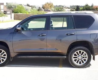 Toyota Land Cruiser Prado 2018 的 Petrol 2.7L 发动机，在 在巴库 出租。