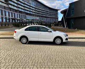 租赁 Skoda Rapid 的正面视图，在明斯克, 白俄罗斯 ✓ 汽车编号 #15018。✓ Manual 变速箱 ✓ 0 评论。