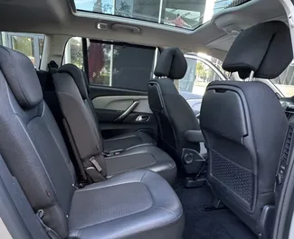 Citroen C4 Grand Picasso 2021 在 在巴塞罗那 可租赁，具有 250 km/day 里程限制。