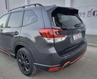 Subaru Forester 内饰，在格鲁吉亚 出租。一辆优秀的 5 座位车，配备 Automatic 变速箱。