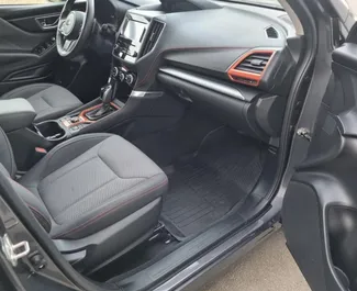 Subaru Forester 内饰，在格鲁吉亚 出租。一辆优秀的 5 座位车，配备 Automatic 变速箱。