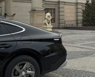 在 在哈萨克斯坦 租赁 Hyundai Sonata 2025 汽车，特点包括 ✓ 使用 Petrol 燃料和 194 马力 ➤ 起价 37000 KZT 每天。