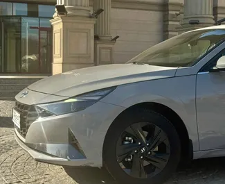 Hyundai Elantra 2022 的 Petrol 1.6L 发动机，在 在阿拉木图 出租。