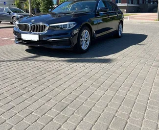 租赁 BMW 520d 的正面视图，在明斯克, 白俄罗斯 ✓ 汽车编号 #15033。✓ Automatic 变速箱 ✓ 0 评论。
