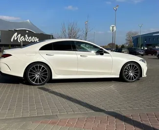 租赁 Mercedes-Benz CLS-Class 的正面视图，在明斯克, 白俄罗斯 ✓ 汽车编号 #15038。✓ Automatic 变速箱 ✓ 0 评论。