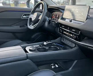 Nissan X-Trail 2023 在 在明斯克 可租赁，具有 350 km/day 里程限制。