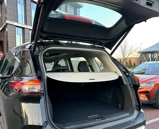 Nissan X-Trail 2023 的 Hybrid 1.6L 发动机，在 在明斯克 出租。