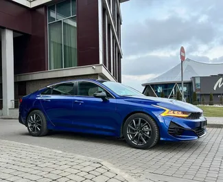 租赁 Kia K5 的正面视图，在明斯克, 白俄罗斯 ✓ 汽车编号 #15023。✓ Automatic 变速箱 ✓ 0 评论。