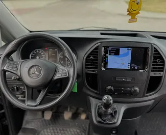 租赁 Mercedes-Benz V-Class 的正面视图，在明斯克, 白俄罗斯 ✓ 汽车编号 #15044。✓ Manual 变速箱 ✓ 0 评论。