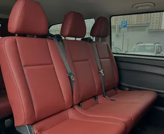Mercedes-Benz V-Class 2018 在 在明斯克 可租赁，具有 500 km/day 里程限制。