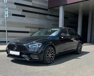 租赁 Mercedes-Benz E-Class 的正面视图，在明斯克, 白俄罗斯 ✓ 汽车编号 #15036。✓ Automatic 变速箱 ✓ 0 评论。