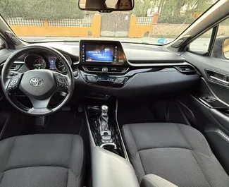 Toyota C-HR 2020 搭载 Front drive 系统，在阿利坎特 可用。