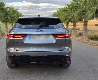 Jaguar F-PACE 2022 在 在阿利坎特 可租赁，具有 250 km/day 里程限制。