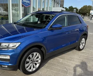 租赁 Volkswagen T-Roc 的正面视图，在巴塞罗那, 西班牙 ✓ 汽车编号 #15180。✓ Automatic 变速箱 ✓ 0 评论。