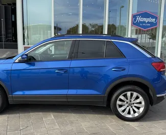 租车 Volkswagen T-Roc #15180 Automatic 在 在巴塞罗那，配备 1.6L 发动机 ➤ 来自 谢尔盖 在西班牙。