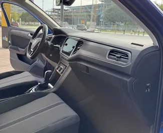 Volkswagen T-Roc 2021 的 Diesel 1.6L 发动机，在 在巴塞罗那 出租。