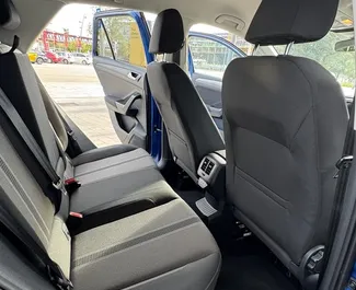 Volkswagen T-Roc 2021 在 在巴塞罗那 可租赁，具有 250 km/day 里程限制。