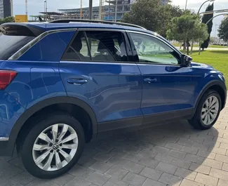 Volkswagen T-Roc 租赁。在 在西班牙 出租的 舒适性, 交叉 汽车 ✓ Deposit of 500 EUR ✓ 提供 TPL 保险选项。