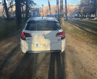 在 在黑山 租赁 Citroen C4 2017 汽车，特点包括 ✓ 使用 Diesel 燃料和 115 马力 ➤ 起价 30 EUR 每天。