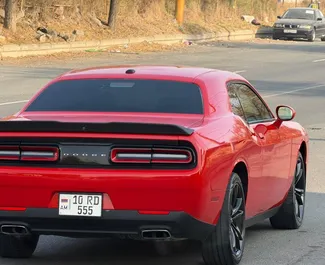 在 在亚美尼亚 租赁 Dodge Challenger 2020 汽车，特点包括 ✓ 使用 Petrol 燃料和 305 马力 ➤ 起价 110 USD 每天。