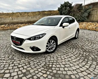 租赁 Mazda 3 的正面视图，在布尔加斯机场, 保加利亚 ✓ 汽车编号 #15215。✓ Automatic 变速箱 ✓ 0 评论。