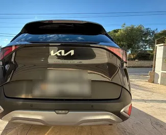 在 在西班牙 租赁 Kia Sportage 2022 汽车，特点包括 ✓ 使用 Hybrid 燃料和 265 马力 ➤ 起价 70 EUR 每天。