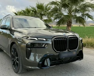 租赁 BMW X7 的正面视图，在阿利坎特, 西班牙 ✓ 汽车编号 #15195。✓ Automatic 变速箱 ✓ 0 评论。