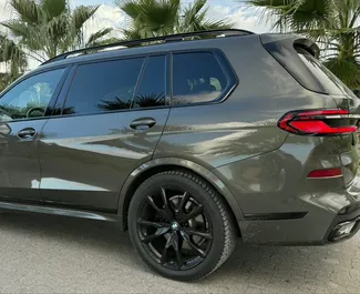 BMW X7 2025 的 Diesel 3.0L 发动机，在 在阿利坎特 出租。