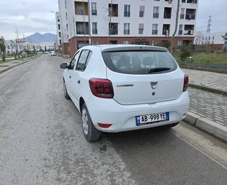 在 在阿尔巴尼亚 租赁 Dacia Sandero 2019 汽车，特点包括 ✓ 使用 Diesel 燃料和 55 马力 ➤ 起价 15 EUR 每天。