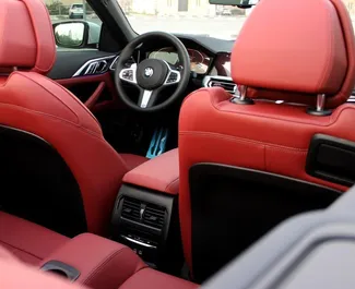 BMW 420i Cabrio 2023 的 Petrol L 发动机，在 在迪拜 出租。