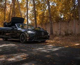 在 阿联酋 租赁 Mercedes-Benz E53 AMG 2024 汽车，特点包括 ✓ 使用 Petrol 燃料和  马力 ➤ 起价 550 AED 每天。